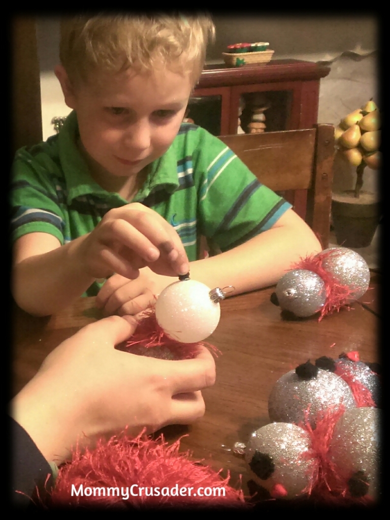 Kid crafted Christmas Ornament: snowman | MommyCrusader.com