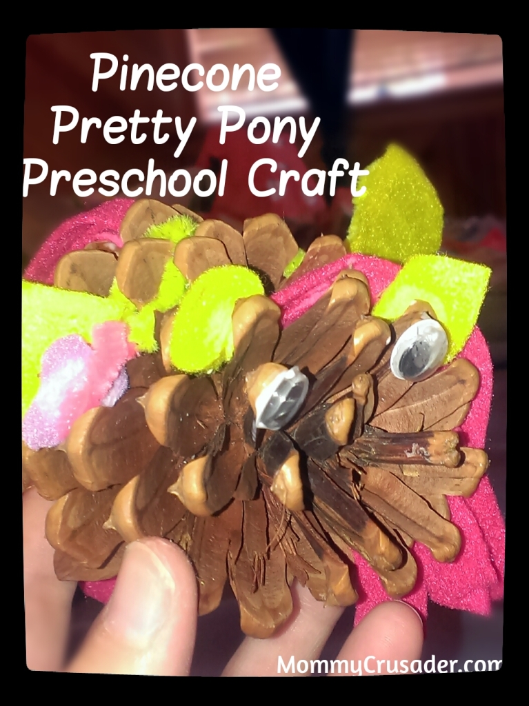 Pinecone Pretty Pony Preschool Craft | MommyCrusader.com